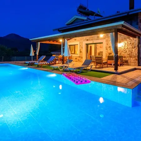 Fethiye Kayakoey'De Oezel Havuzlu 10 Kisilik Villa Nazen Villa *