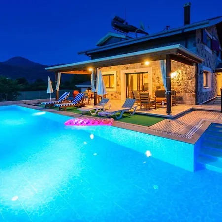 Fethiye Kayakoey'De Oezel Havuzlu 10 Kisilik Villa Nazen Фетхие