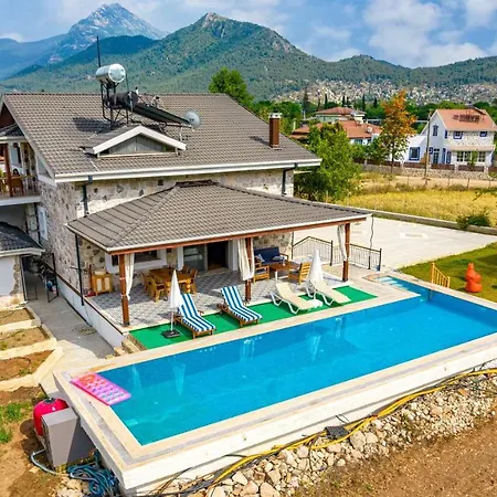 Fethiye Kayakoey'De Oezel Havuzlu 10 Kisilik Villa Nazen Фетхие