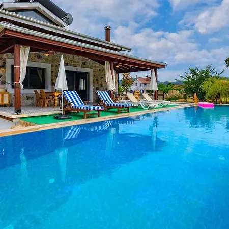 Fethiye Kayakoey'De Oezel Havuzlu 10 Kisilik Villa Nazen Фетхие