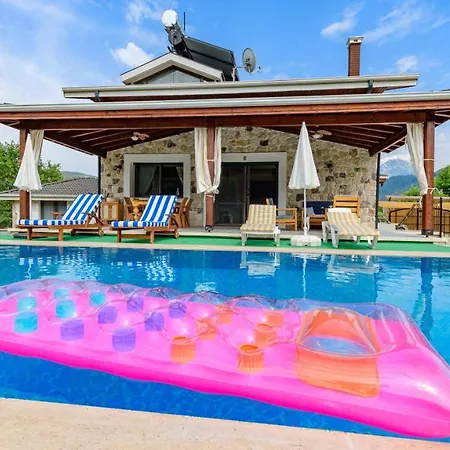 Fethiye Kayakoey'De Oezel Havuzlu 10 Kisilik Villa Nazen * Фетхие