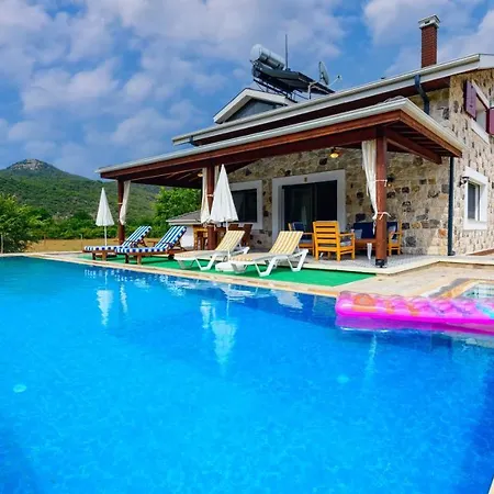 Fethiye Kayakoey'De Oezel Havuzlu 10 Kisilik Villa Nazen Вилла Фетхие