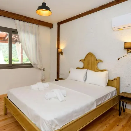 Вилла Fethiye Kayakoey'De Oezel Havuzlu 10 Kisilik Villa Nazen Фетхие