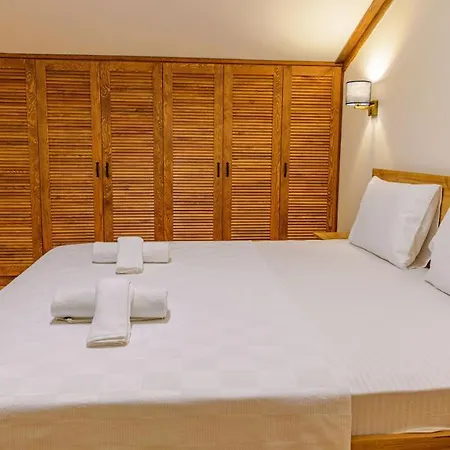 Вилла Fethiye Kayakoey'De Oezel Havuzlu 10 Kisilik Villa Nazen Фетхие
