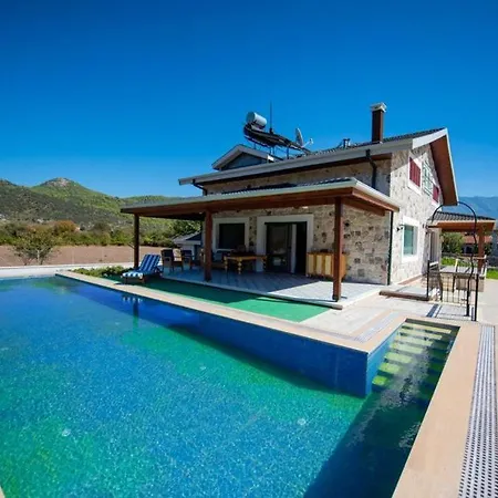 Вилла Fethiye Kayakoey'De Oezel Havuzlu 10 Kisilik Villa Nazen *