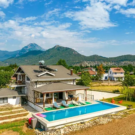 Вилла Fethiye Kayakoey'De Oezel Havuzlu 10 Kisilik Villa Nazen