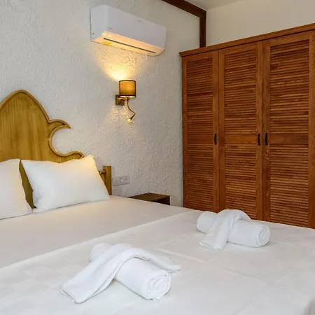 Fethiye Kayakoey'De Oezel Havuzlu 10 Kisilik Villa Nazen Вилла Фетхие