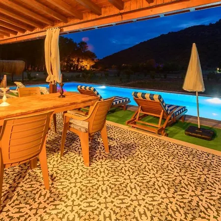 Fethiye Kayakoey'De Oezel Havuzlu 10 Kisilik Villa Nazen * Фетхие