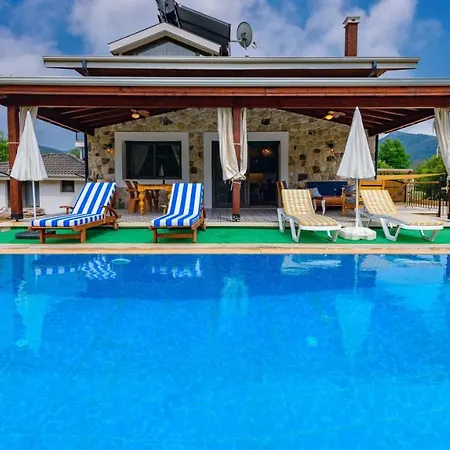 Fethiye Kayakoey'De Oezel Havuzlu 10 Kisilik Villa Nazen * Фетхие