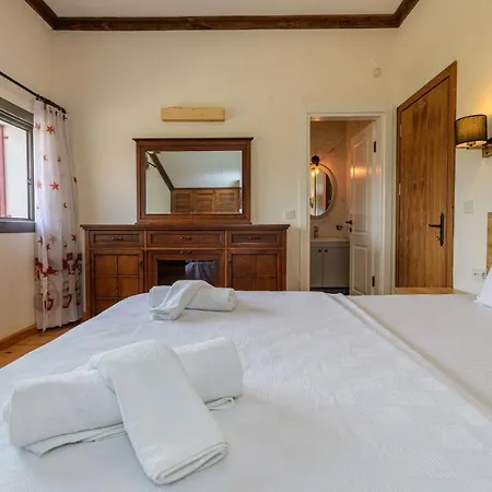 Fethiye Kayakoey'De Oezel Havuzlu 10 Kisilik Villa Nazen Фетхие