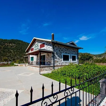 Вилла Fethiye Kayakoey'De Oezel Havuzlu 10 Kisilik Villa Nazen *