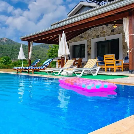 Fethiye Kayakoey'De Oezel Havuzlu 10 Kisilik Villa Nazen Фетхие
