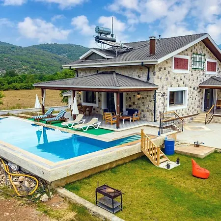 Villa Fethiye Kayakoey'De Oezel Havuzlu 10 Kisilik Villa Nazen